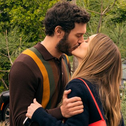adam brody and kristen bell kiss in a still from nobody wants this season 2