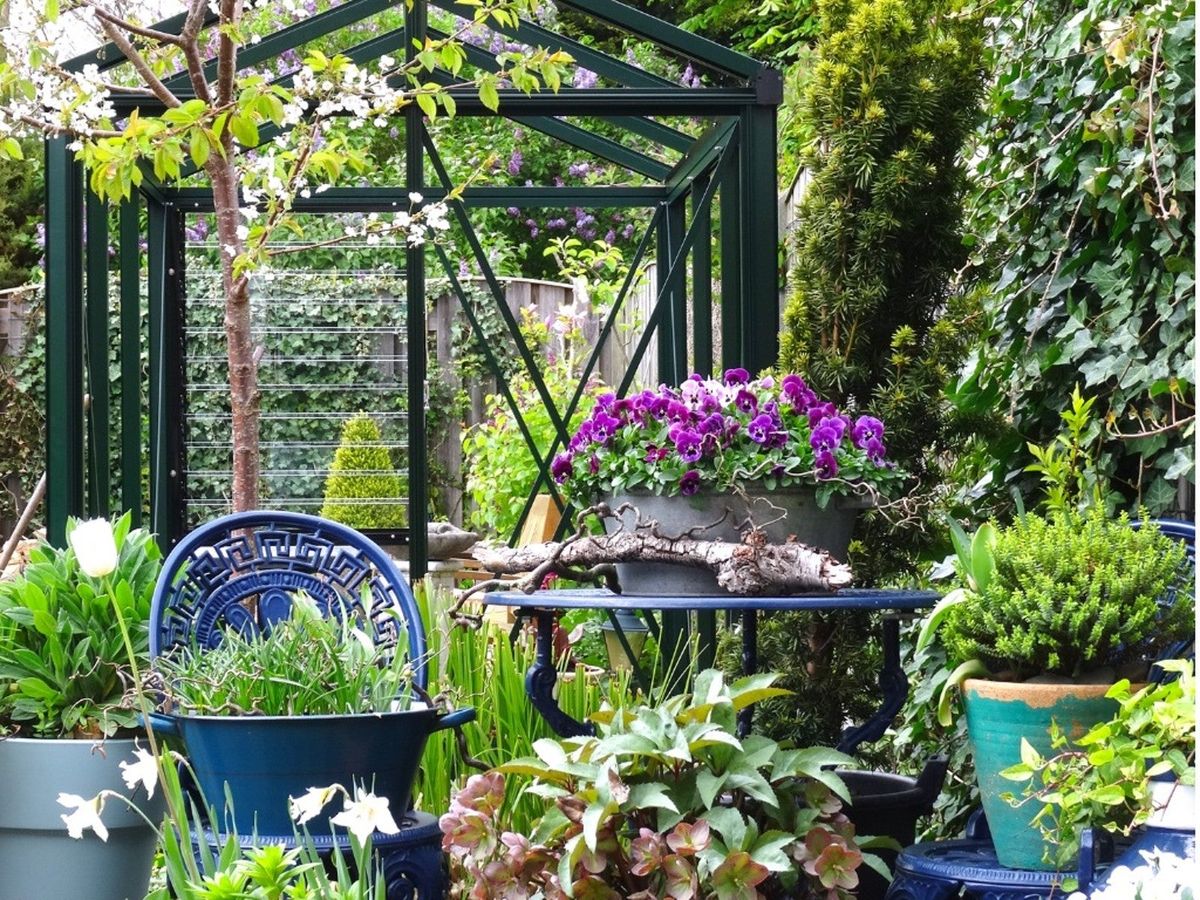 Make A Small Garden Look Bigger - How To Make Your Garden Look Big ...