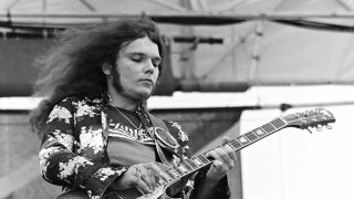 Gary Rossington onstage in 1977