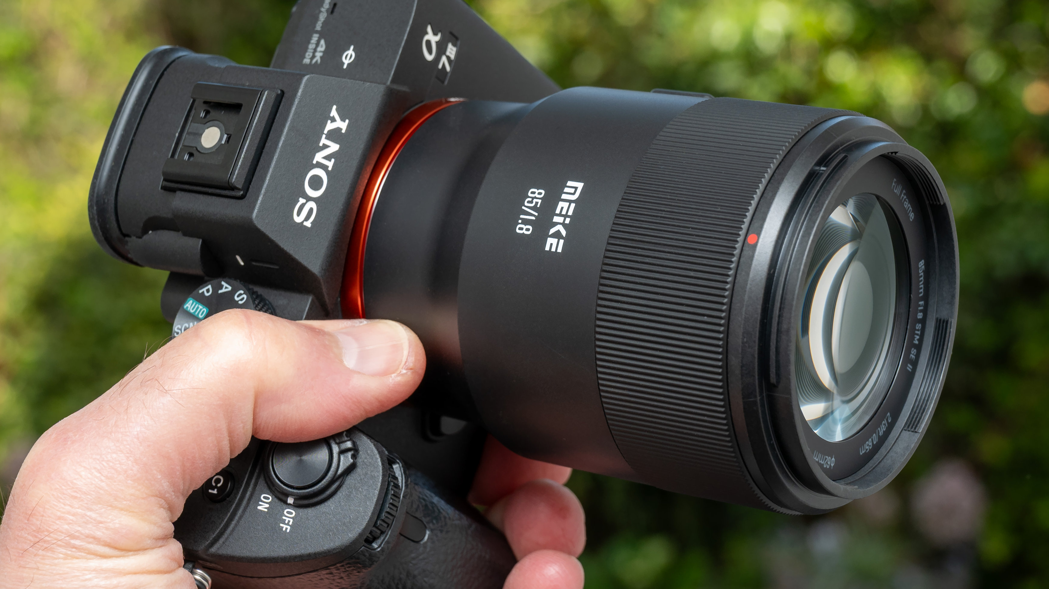 Meike AF 85mm f/1.8 SE II product shot