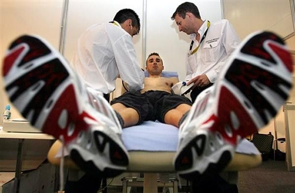 Haimar Zubeldia (Euskaltel-Euskadi) is getting checked out by two guys.