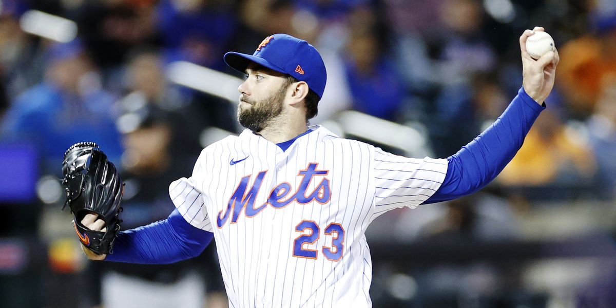 David Peterson #23 of the New York Mets pitches during the seventh inning against the Miami Marlins at Citi Field on September 27, 2022 in the Queens borough of New York City.