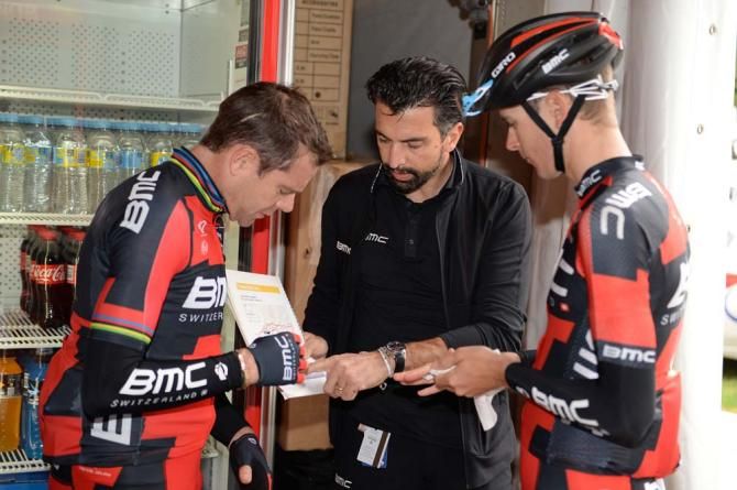 Cadel Evans studies the race manual to plan the training ride