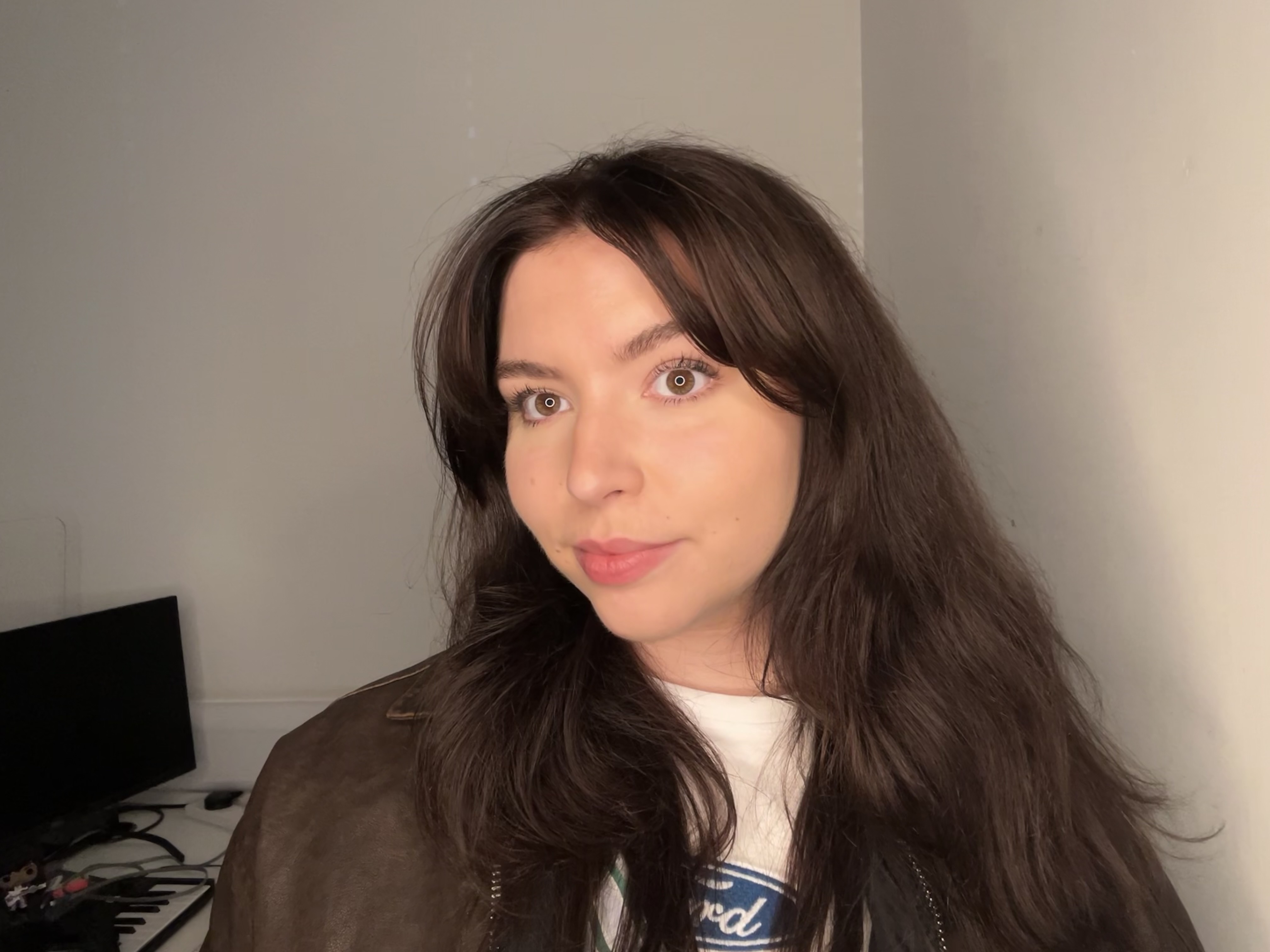 Selfies taken using the Neewer RP19H 19-inch ring light