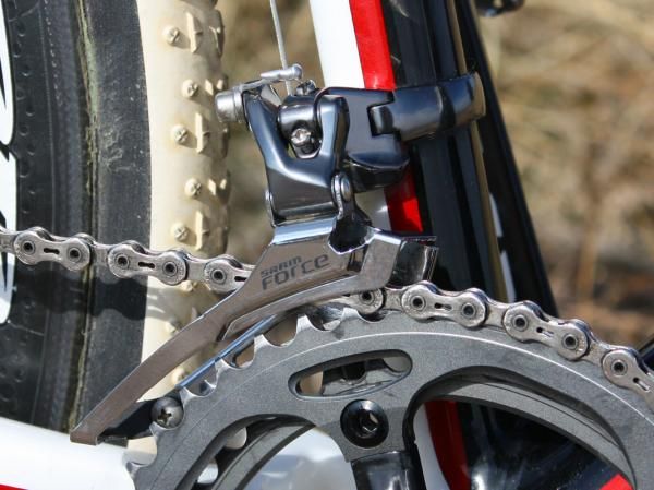 Parbo's Leopard Cycles CX1 is fitted with a SRAM Force group, not the top-end Red, though the latest redesign has narrowed the gap between the two to virtually nil.