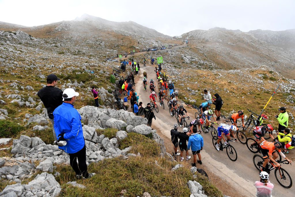 ALTU DEL GAMONITEIRU SPAIN SEPTEMBER 02 A general view of the peloton climb the Altu dEl Gamoniteiru 1770m while fans cheer during the 76th Tour of Spain 2021 Stage 18 a 1626km stage from Salas to Altu dEl Gamoniteiru 1770m lavuelta LaVuelta21 on September 02 2021 in Altu dEl Gamoniteiru Spain Photo by Tim de WaeleGetty Images