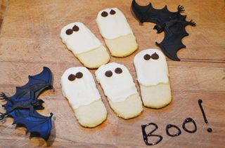 Halloween ghost biscuits