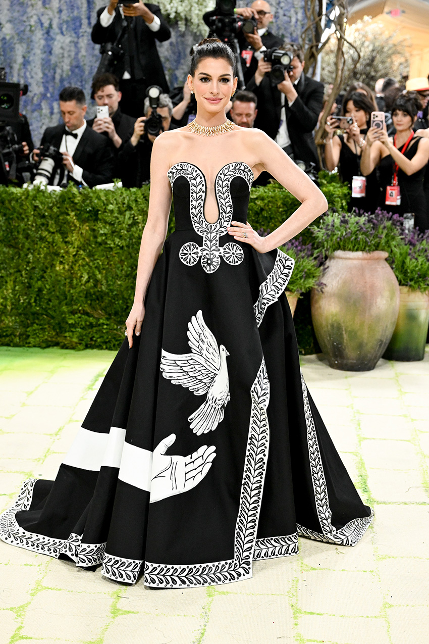 Anne Hathaway 2026 met gala