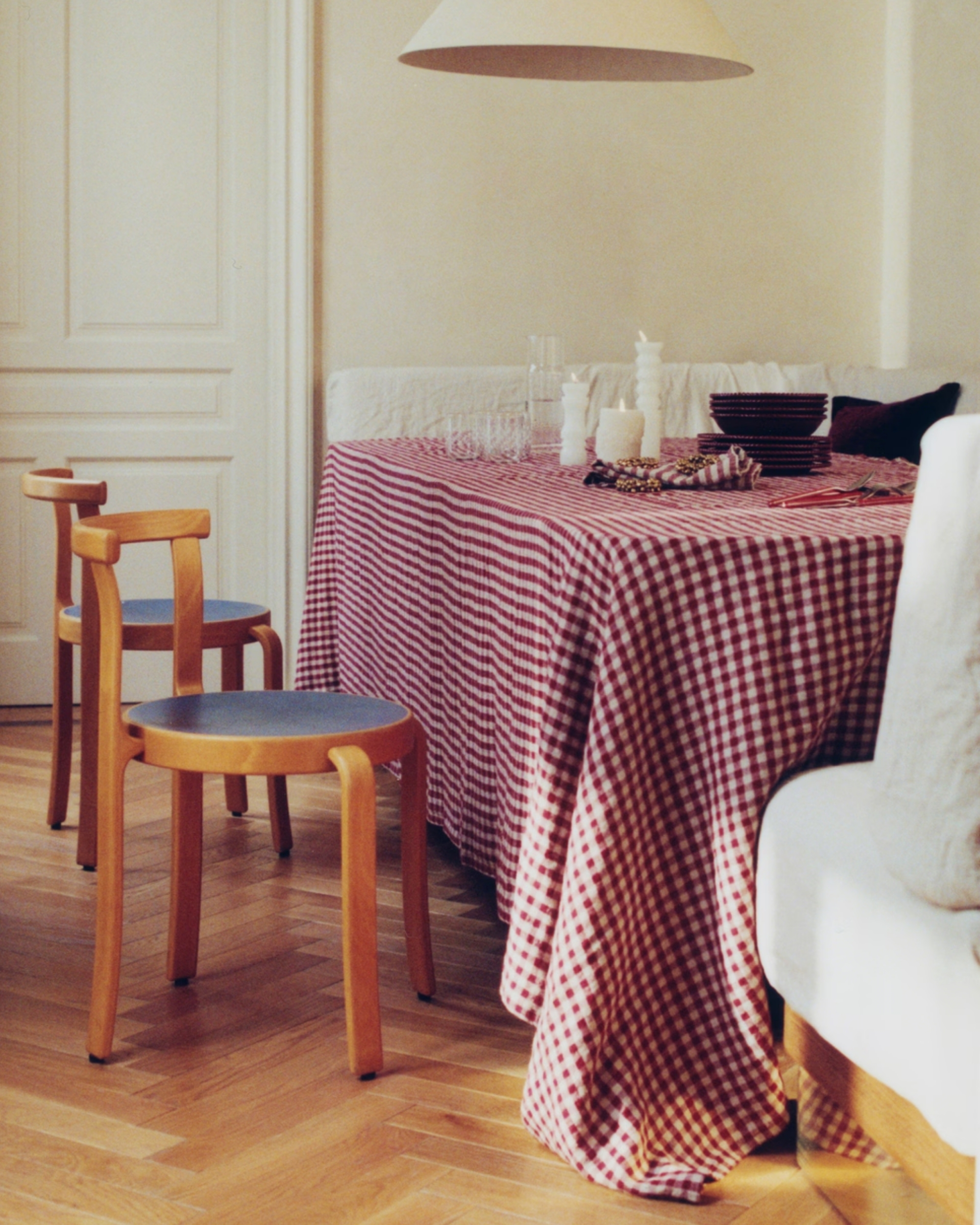 Gingham Check Linen Tablecloth for 6 to 8 Diners
