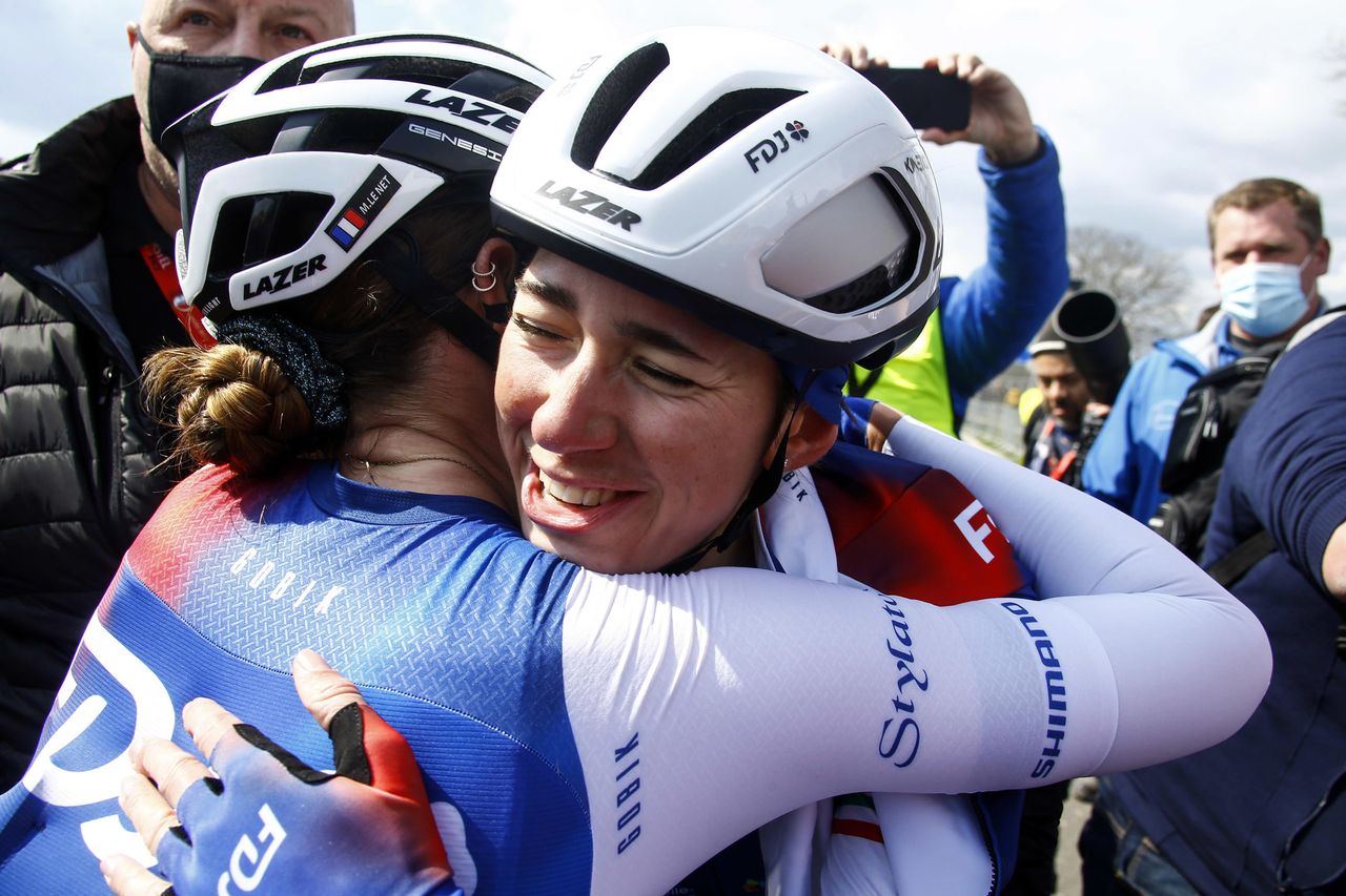 Amstel Gold Race Ladies 2022 - 8th Edition - Maastricht - Valkenburg 128,5 km - 10/04/2022 - Marie Le Net (FRA - FDJ Nouvelle-Aquitaine Futuroscope) - Marta Cavalli (ITA - FDJ Nouvelle-Aquitaine Futuroscope) - photo Anton Vos/CV/SprintCyclingAgency&Acirc;&copy;2022