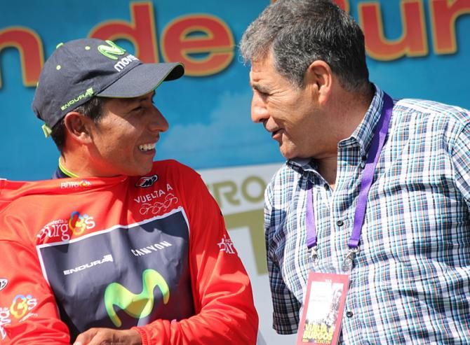 Nairo Quintana chats with a politician during the podium ceremony