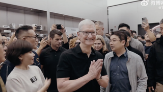 A picture of Tim Cook at the Chengdu Apple Store in China
