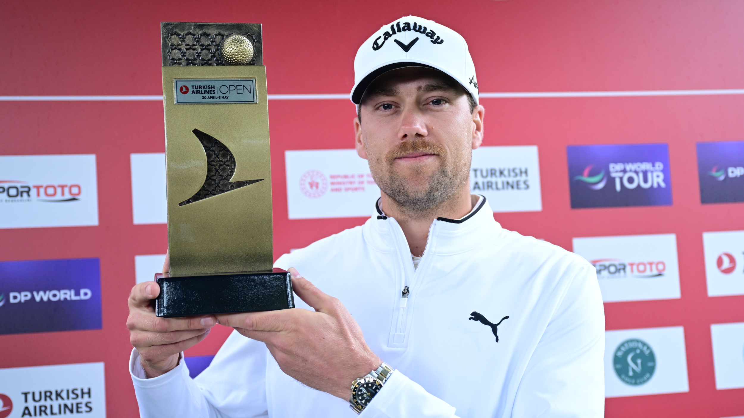Mikael Lindberg with the Turkish Airlines Open trophy