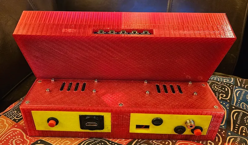 This 1980s inspired 3D printed Raspberry Pi laptop is built around