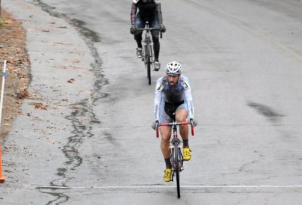 Adam Myerson (Cycle-Smart) outsprints Justin Lindine (BikeReg.com / Joe's Garage / IF) for second place.