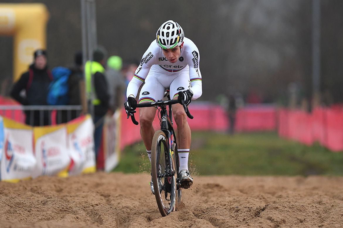 Wout Van Aert tackles the sand