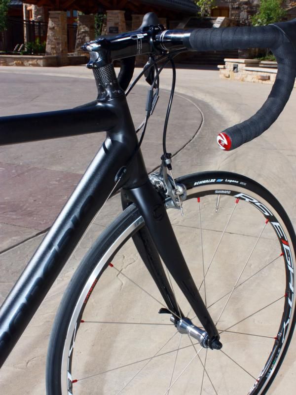 New tapered 1 1/8"-to-1 1/4" full-carbon forks on the CAAD10 aluminum bikes are said to be just as strong as the company's bigger 1 1/8"-to-1 1/2" models.