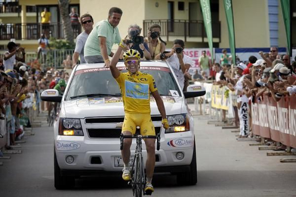 Tour de France champion Alberto Contador won the Amstel Cura&ccedil;ao Race for the second time in his career.