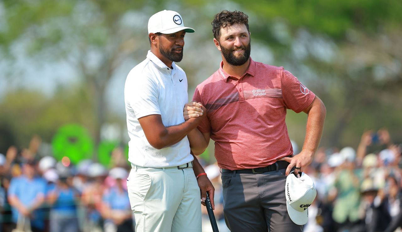 Finau and Rahm shake hands on the 18th hole 