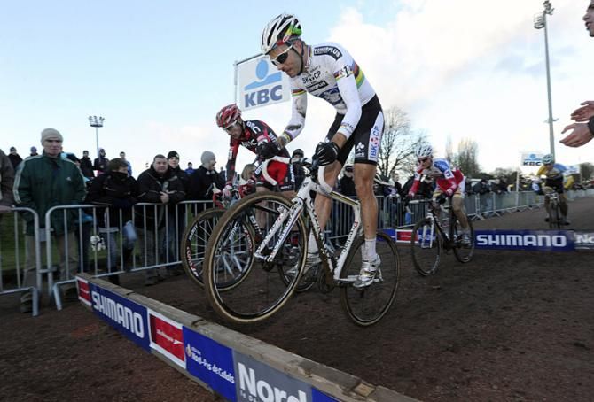 World champion Niels Albert (BKCP-Powerplus) makes quick work of the barriers.