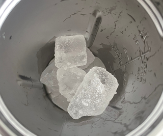 Whole ice cubes in the nutribullet Flip™ Insulated Portable Blender