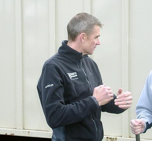 Sean Yates talking team, no doubt very busily