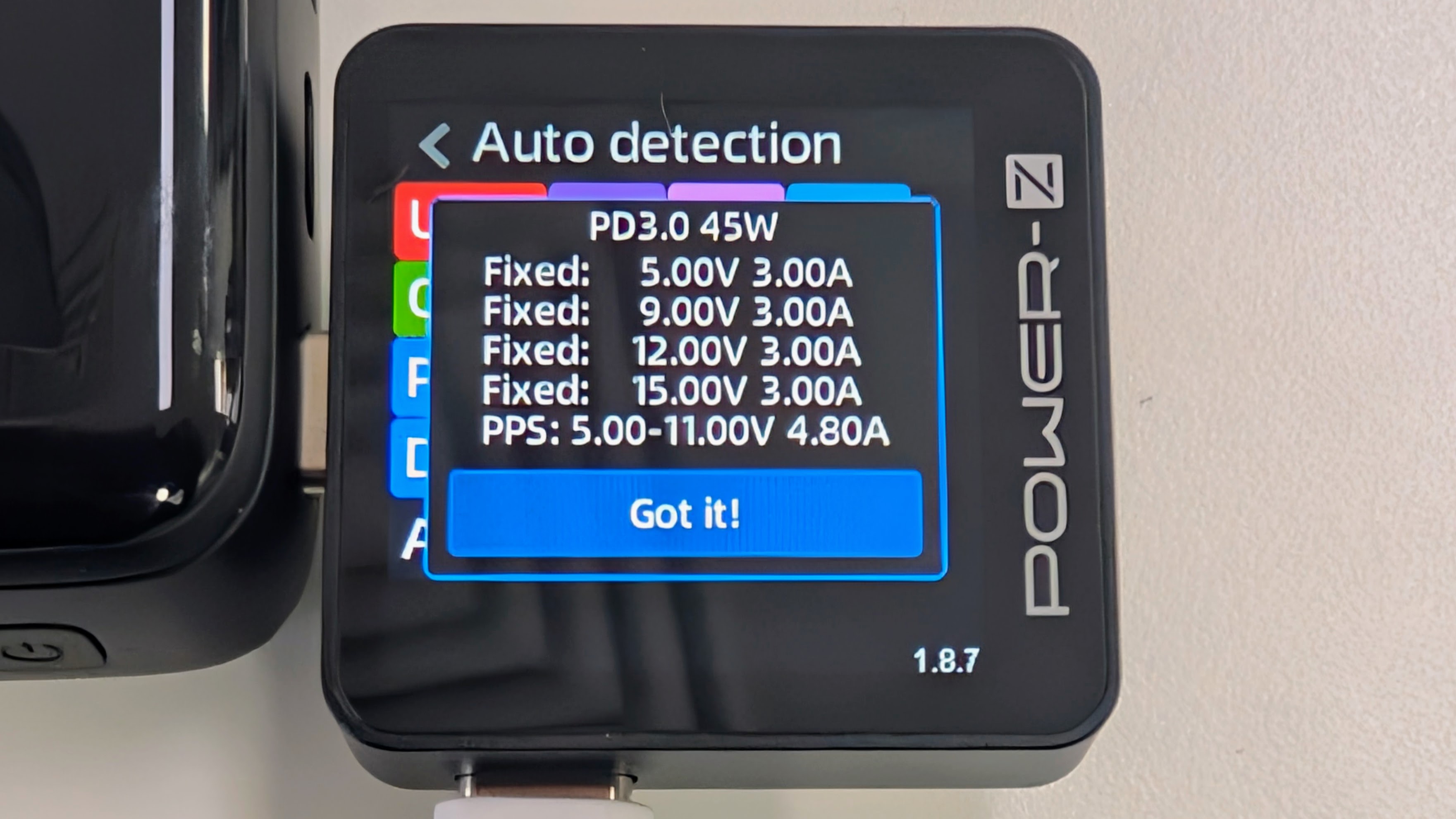Iniu P50-E1 45W power bank PD3.0 45W shown by ChargerLab POWER-Z KM003C