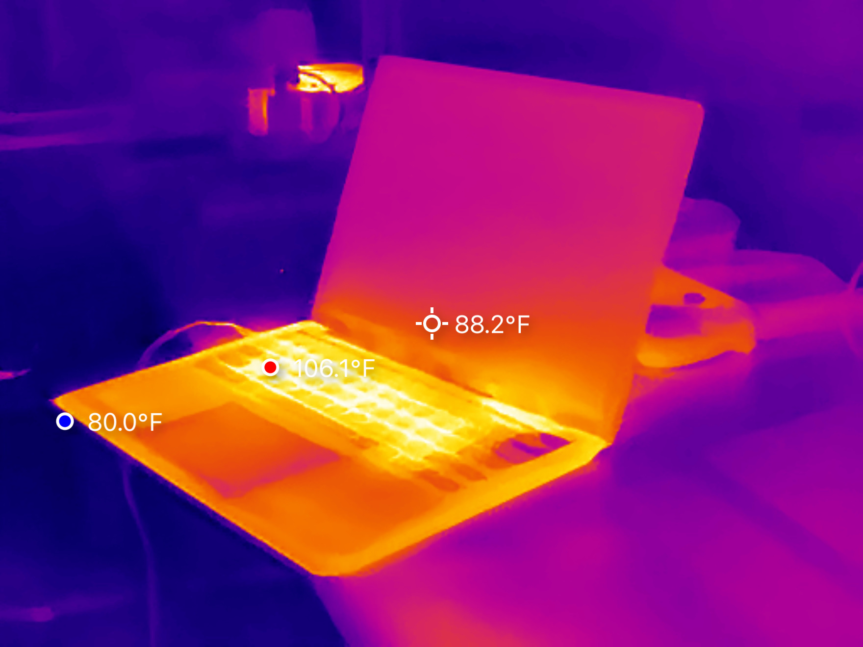 Thermal Master P3 image of laptop overheating.