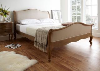 Sleigh bed