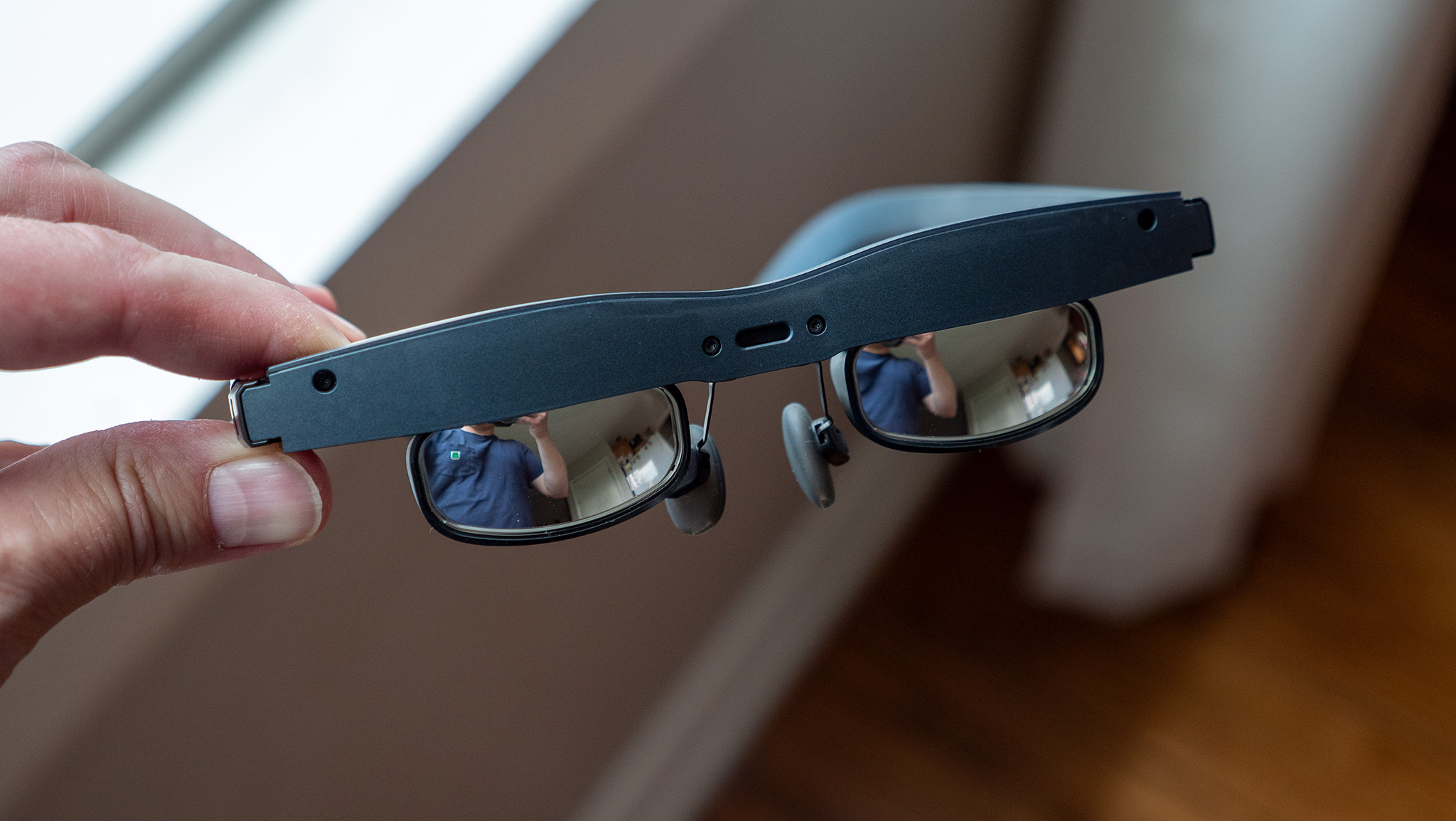 Removing the default lens shade from X by Xreal glasses