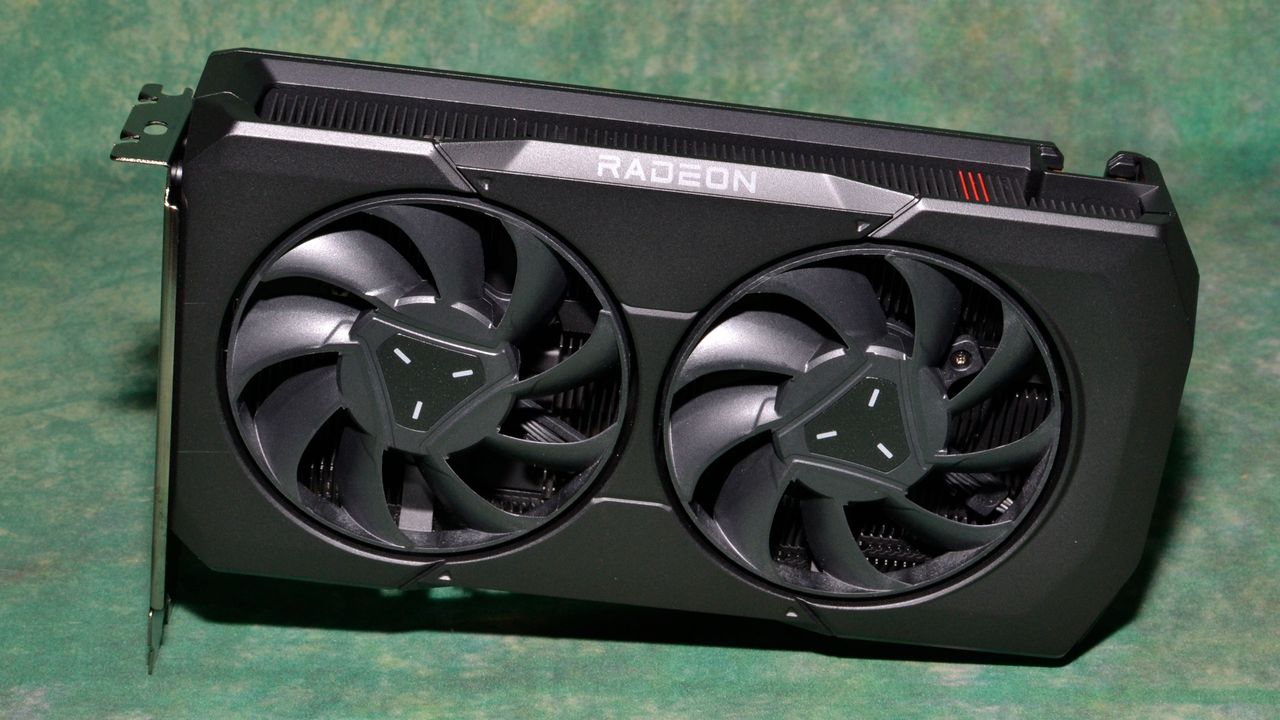 AMD Radeon RX 7600 unboxing and card photos
