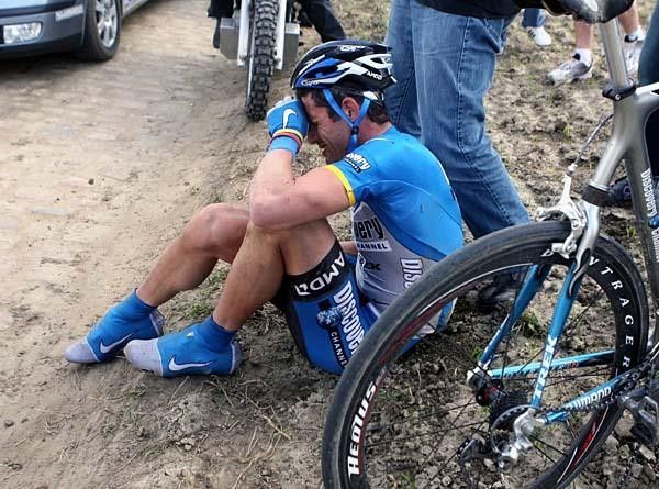 Tears of pain and tears of sorrow as Hincapie realises that his 2006 dream is over