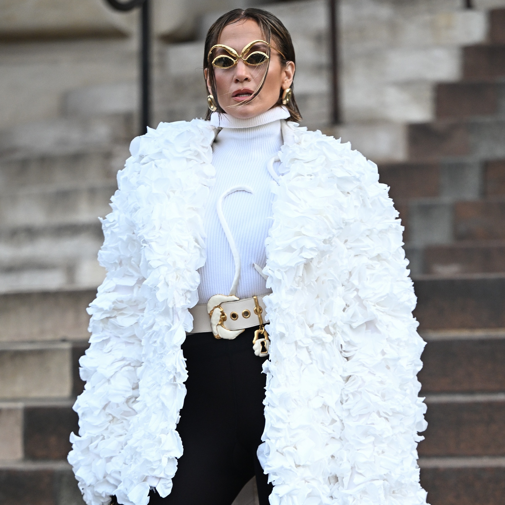 Jennifer Lopez changes her image, wears jacket made of rose petals