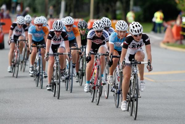 The Elite women on course