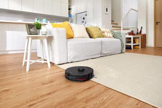 Roborock S7 MaxV Ultra cleaning a rug