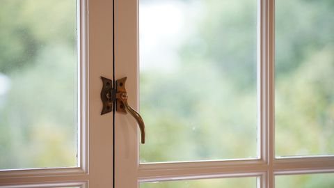 Window Handle Types: Which Handles Suit Which Windows? | Homebuilding