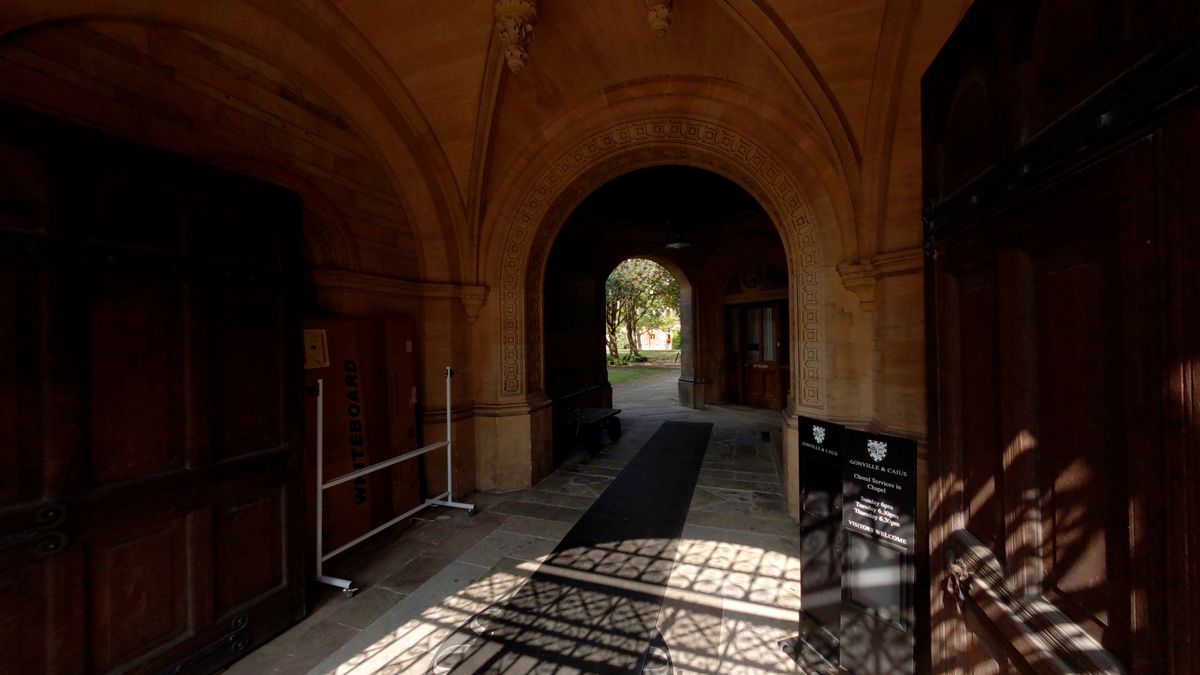 Photo of a Cambridge University college taken with the QooCam 3 Ultra