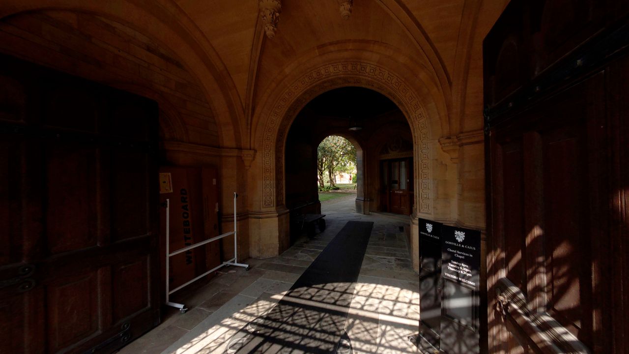 Photo of a Cambridge University college taken with the QooCam 3 Ultra