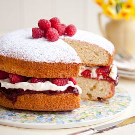 Victoria Sponge with Mascarpone and Raspberries | Woman & Home