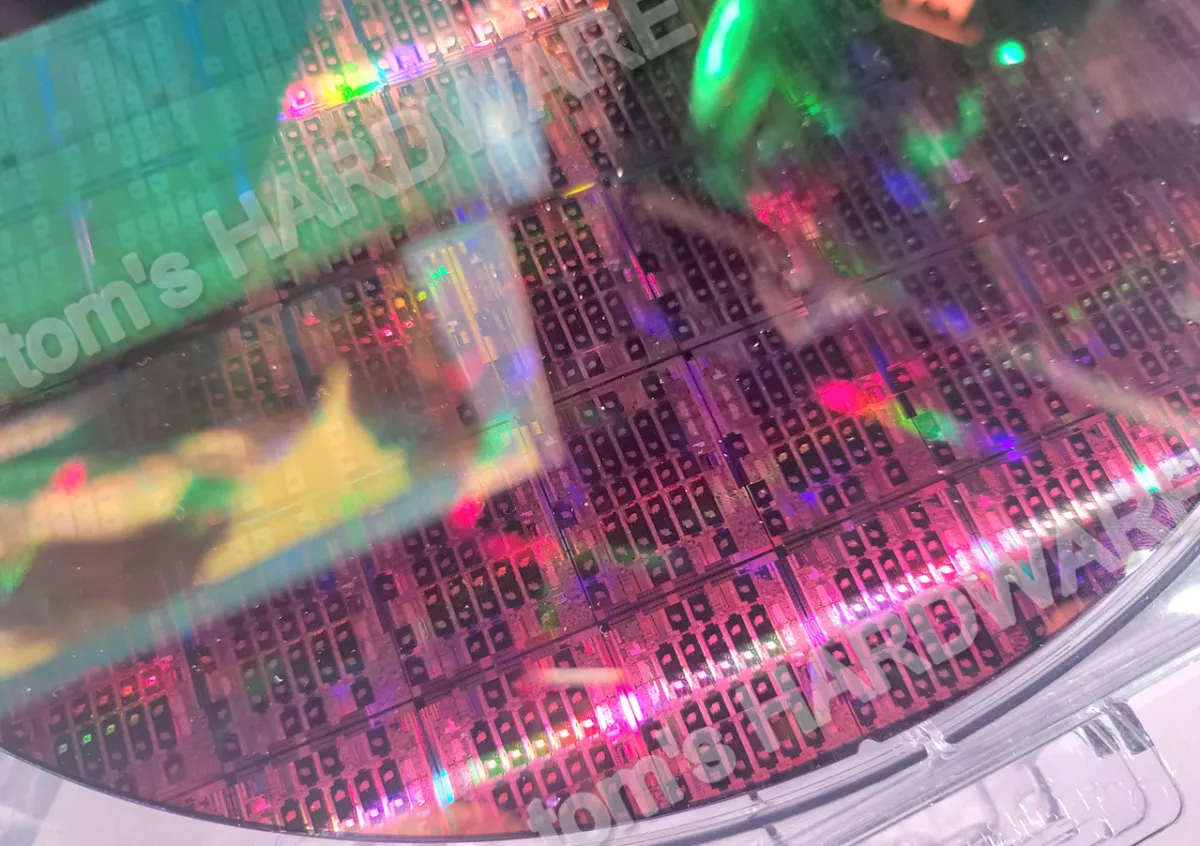 Intel Raptor Lake 34-core die wafer up-close