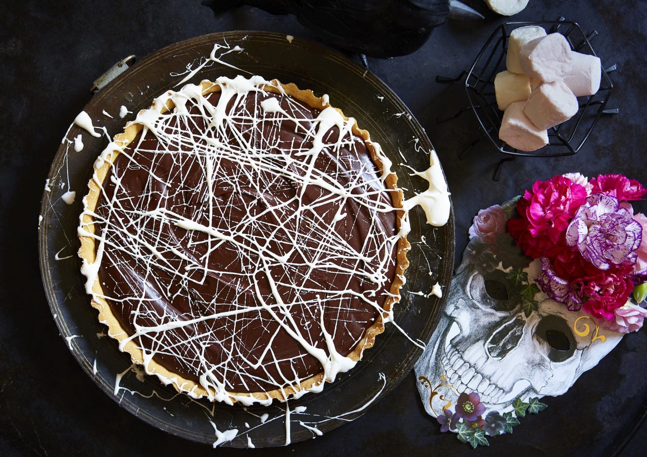 chocolate cobweb tart