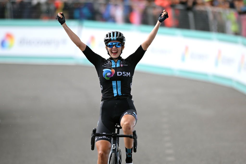 PASSO DEL MANIVA ITALY JULY 07 Juliette Labous of France and Team DSM celebrates winning during the 33rd Giro dItalia Donne 2022 Stage 7 a 1129km stage from Prevalle to Passo del Maniva 1743m GiroDonne UCIWWT on July 07 2022 in Passo del Maniva Italy Photo by Dario BelingheriGetty Images