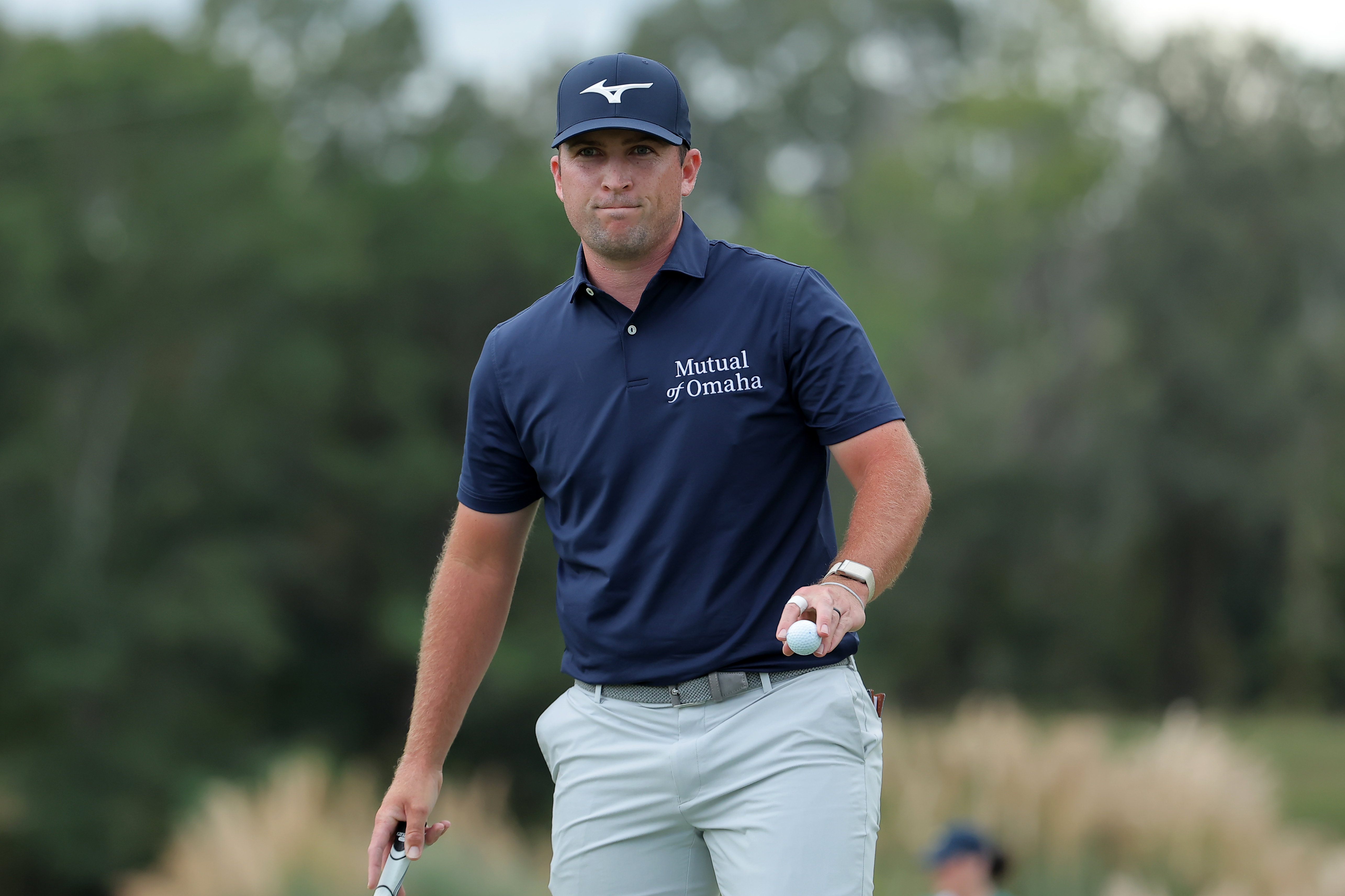 Steven Fisk waves to the crowd after holing a putt