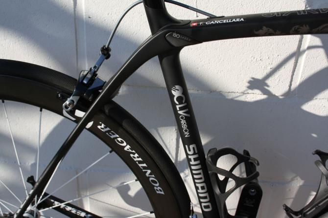 ucked behind the 'IsoSpeed' cover are an aluminum axle and two cartridge bearings.