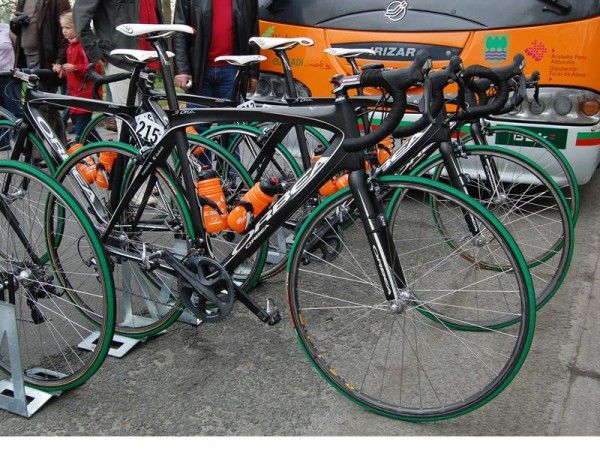 Euskaltel looked to be on their usual Orbea Orcas.