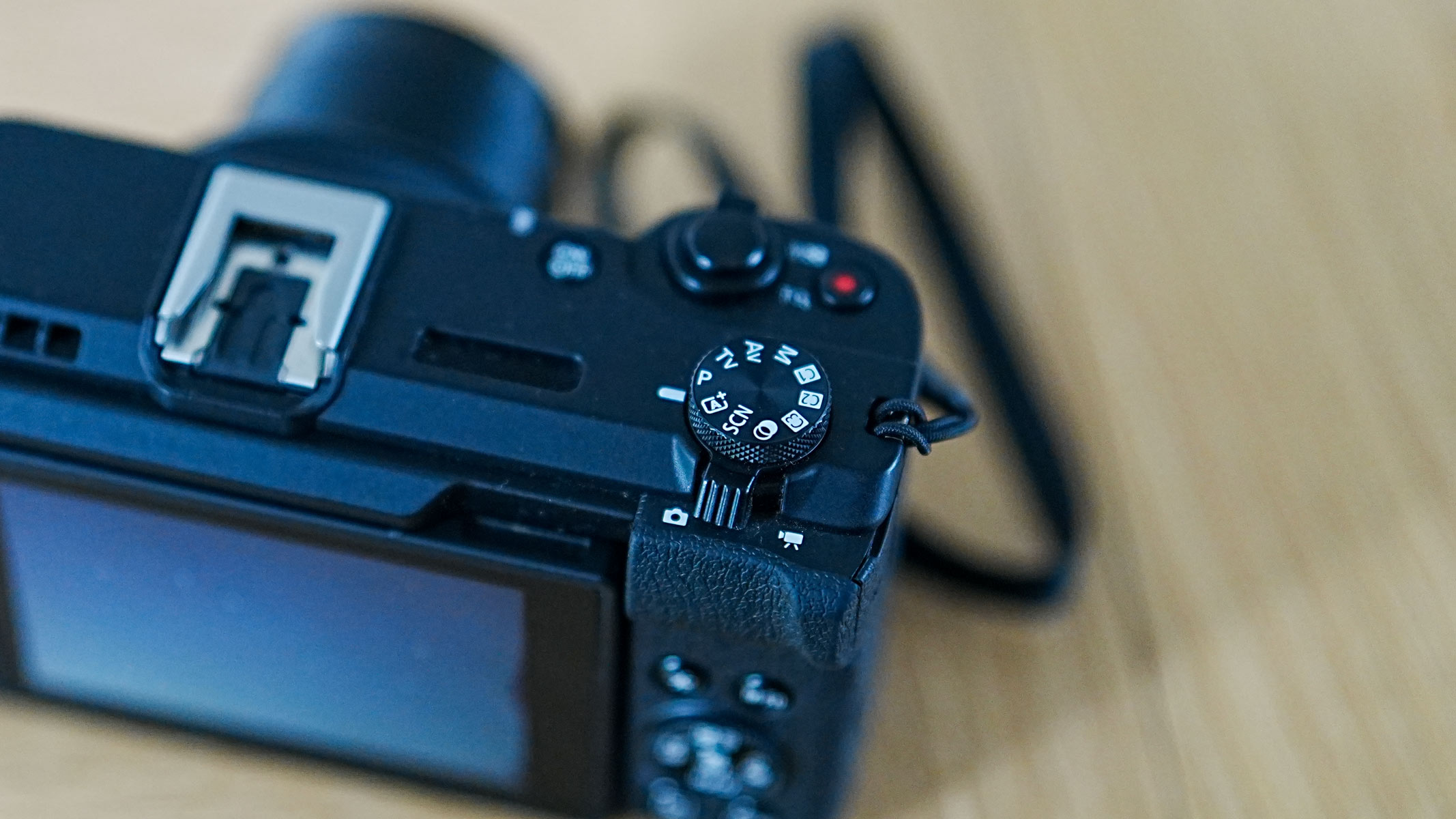 A close-up of the mode dial on a Canon Powershot V1 from the back.