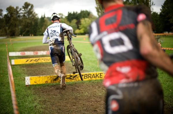 Flying through the barriers, Richard Feldman is in front, but a mishap less than a quarter of a lap to the finish gave Shannon Skerrit a chance to take the win.