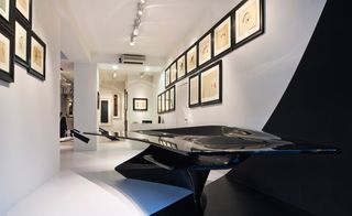 'Seoul’ desk by Zaha Hadid