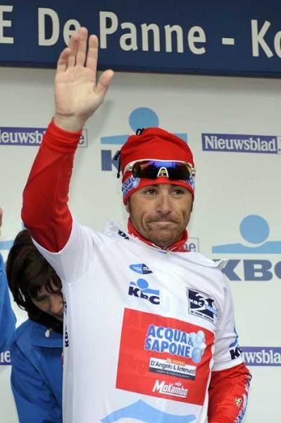 Luca Paolini (Acqua e Sapone) is the new overall leader.