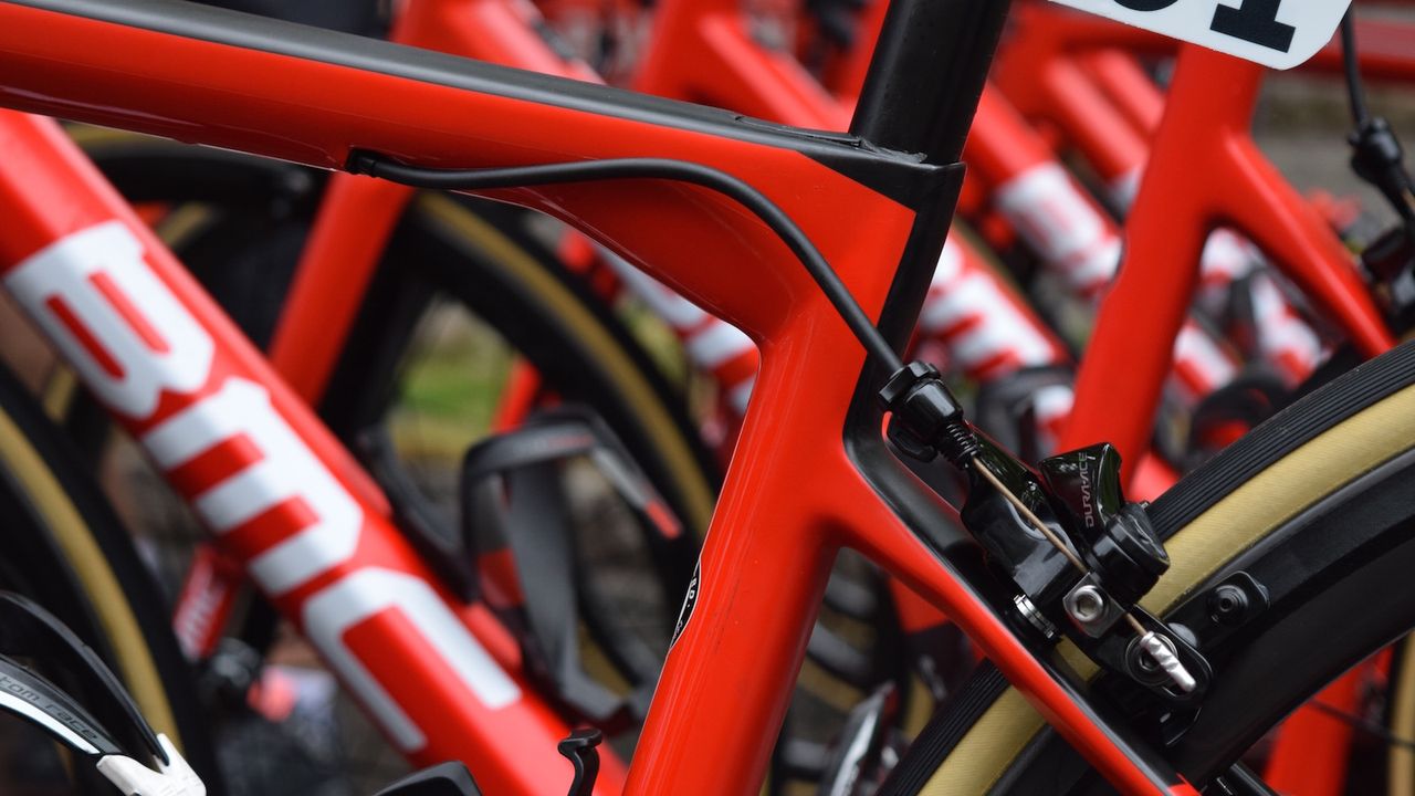 Internal rear brake cable routing keeps the bike looking clean
